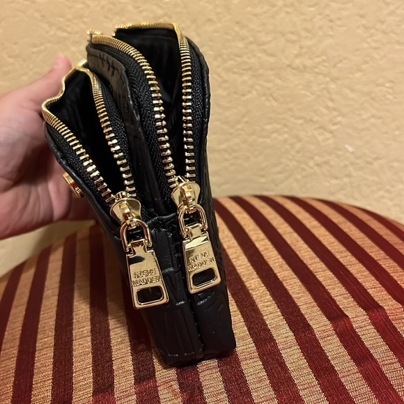NEW STEVE MADDEN Black Zip Around Wrist-Wallet or SMALL HAND BAG - Picture 8 of 10